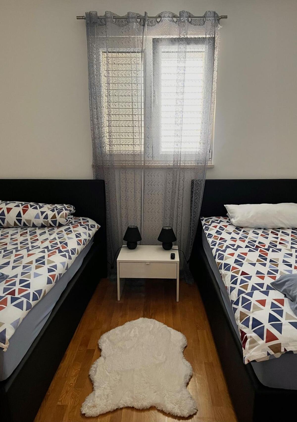 Apartament Lana Near The